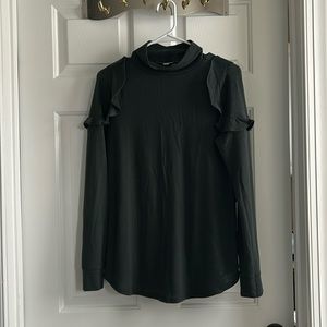 Ruffle shoulder tee